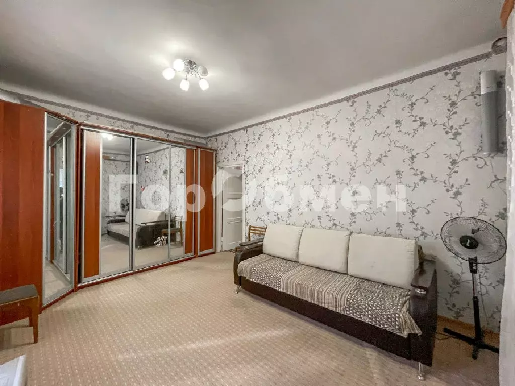 Продается комната в 7-комнатной квартире - Фото 1