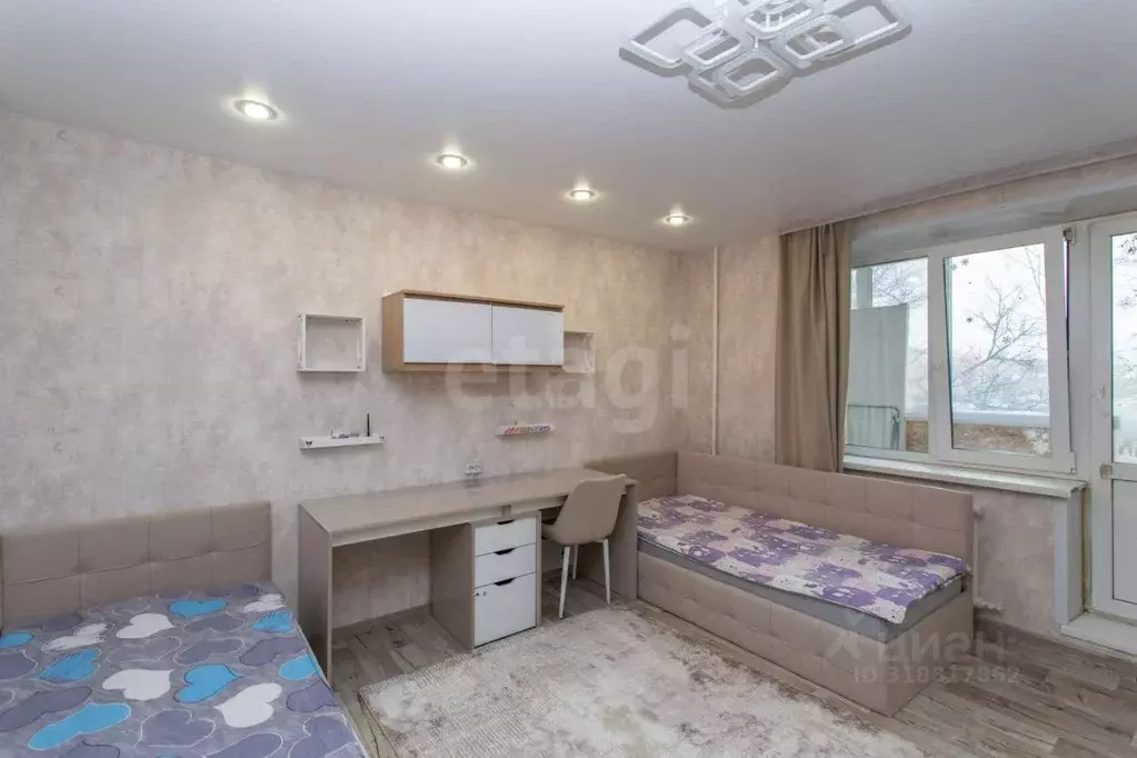 3-к кв. Тюменская область, Тобольск 9-й мкр, 14 (66.1 м) - Фото 0