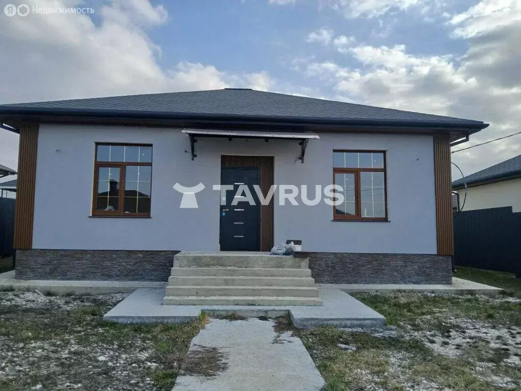 Дом в Мирное, Цветочная улица (100 м) - Фото 2