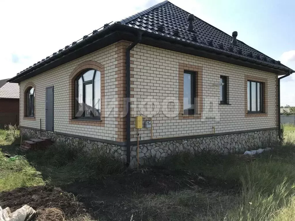 Дом в Строитель, Изумрудная улица (97 м) - Фото 1