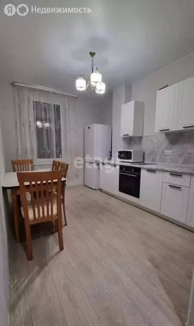 2-комнатная квартира: Тюмень, улица Ветеранов Труда, 9Ак1 (60 м) - Фото 1