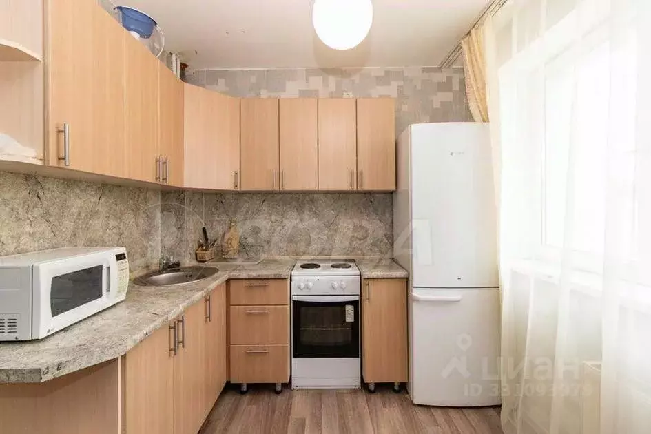 3-к кв. Тюменская область, Тюмень ул. Прокопия Артамонова, 4 (80.5 м) - Фото 1