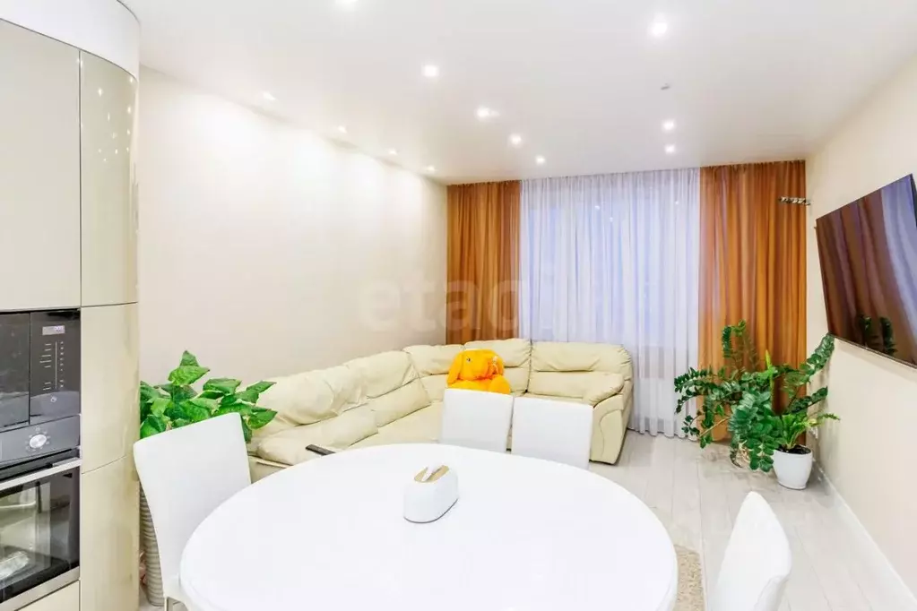 1-к кв. Тюменская область, Тюмень ул. Андрея Кореневского, 11 (43.2 м) - Фото 0