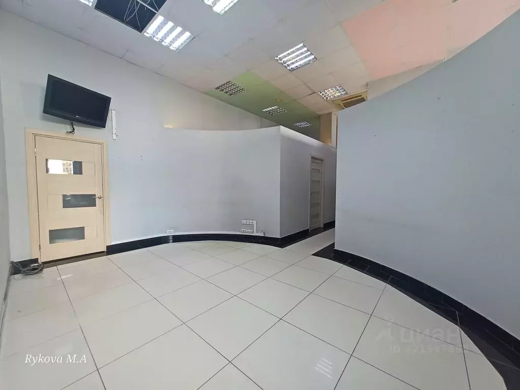 Помещение свободного назначения в Свердловская область, Екатеринбург ... - Фото 0