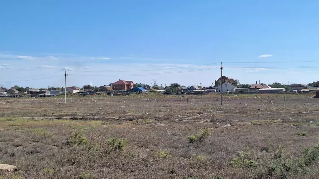 Участок в Астраханская область, Наримановский район, с. ... - Фото 1