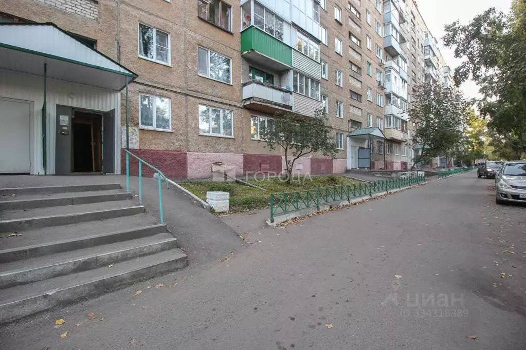 3-к кв. Алтайский край, Барнаул ул. 50 лет СССР, 27 (62.3 м) - Фото 1