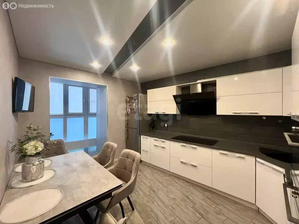 2-комнатная квартира: Белгород, Гостенская улица, 14 (71.4 м) - Фото 2