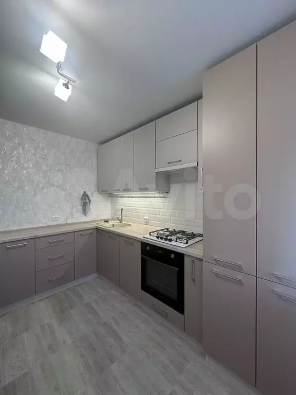 1-к. квартира, 60 м, 4/10 эт. - Фото 0