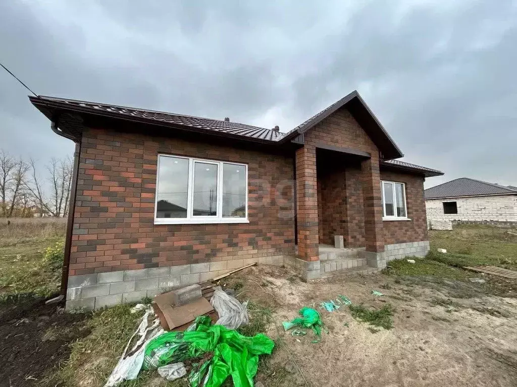 Дом в Белгородская область, Корочанский район, Мелиховское с/пос, с. ... - Фото 1