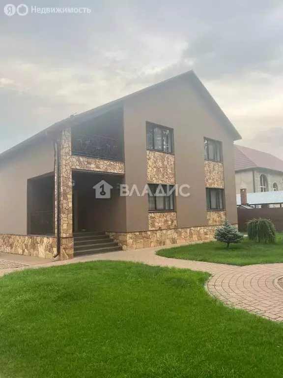 Дом в Шебекино, улица Шишкина (220 м) - Фото 1