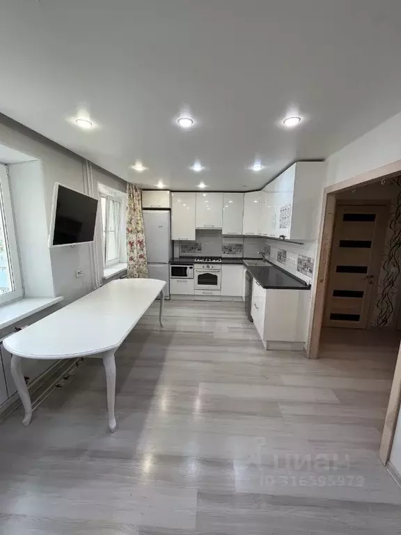 2-к кв. Свердловская область, Арамиль ул. Космонавтов, 11А (63.0 м) - Фото 1