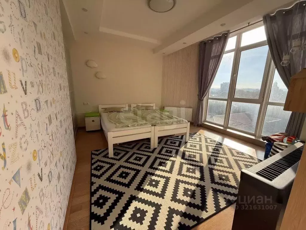 3-к кв. Крым, Симферополь ул. Екатерининская (160.0 м) - Фото 1