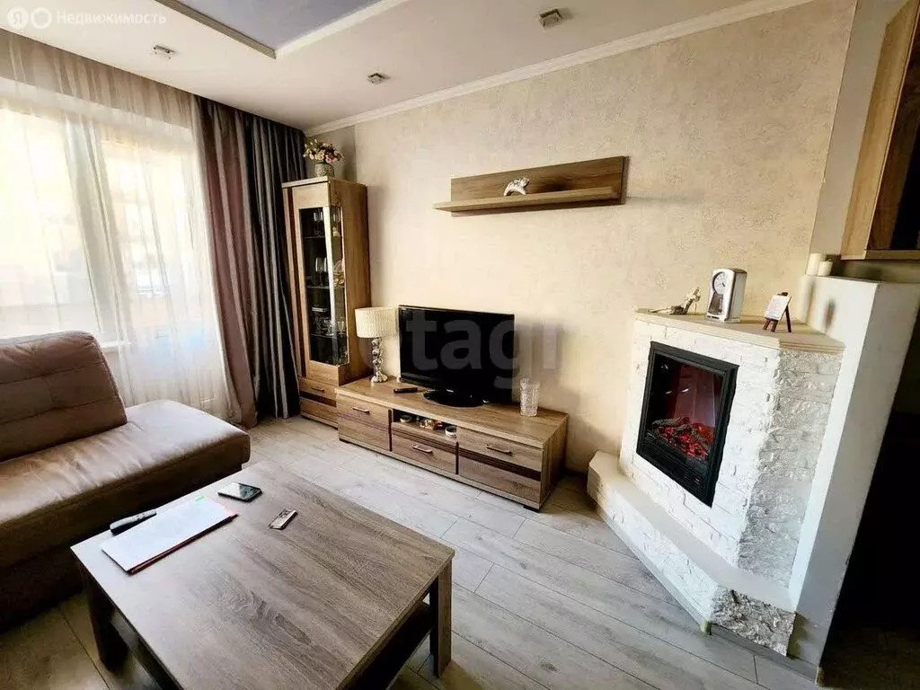 3-комнатная квартира: Калининград, Кутаисская улица, 1 (70 м) - Фото 0