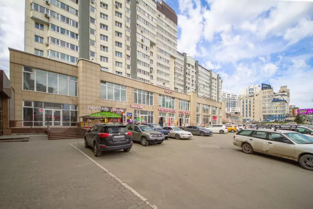 Продам торговое помещение в ТЦ, 90.4 м - Фото 1