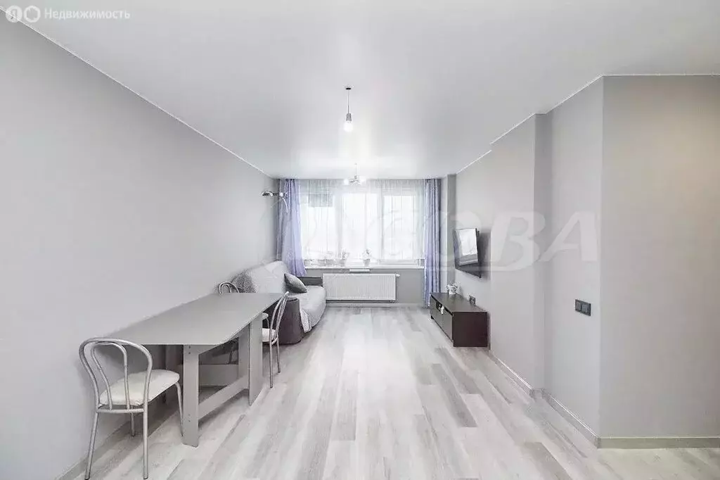 2-комнатная квартира: Тюмень, Лесопарковая улица, 1к1 (66.7 м) - Фото 2