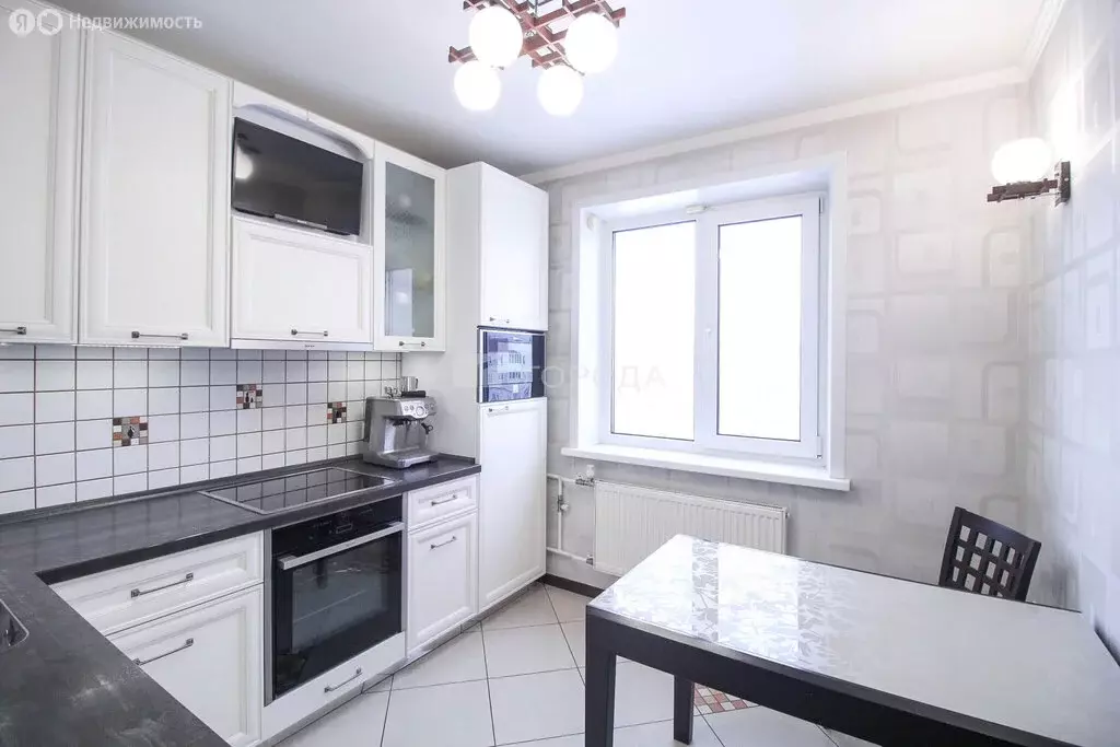 3-комнатная квартира: Барнаул, улица Попова, 194 (75 м) - Фото 1