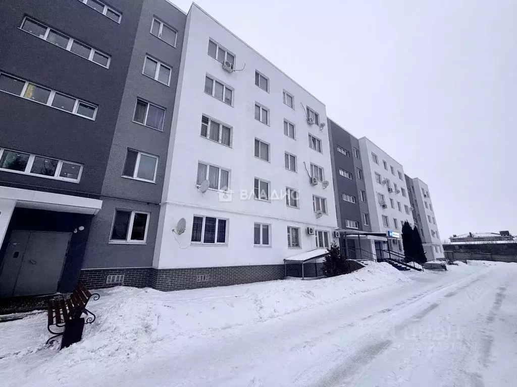 3-к кв. Белгородская область, Короча Интернациональная ул., 64 (63.7 ... - Фото 1