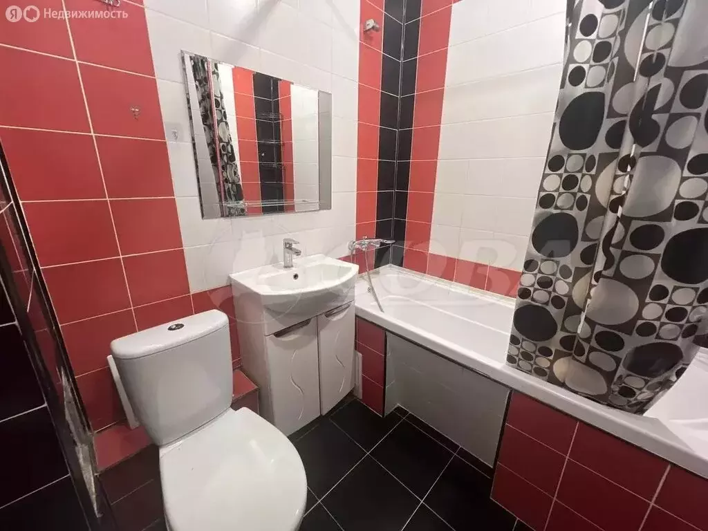 1-комнатная квартира: Тюмень, улица Революции, 228к4 (37 м) - Фото 1