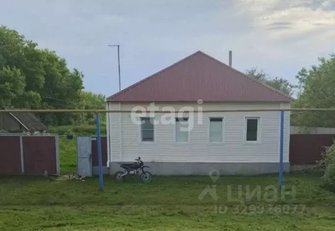 Дом в Белгородская область, Старооскольский городской округ, с. ... - Фото 1