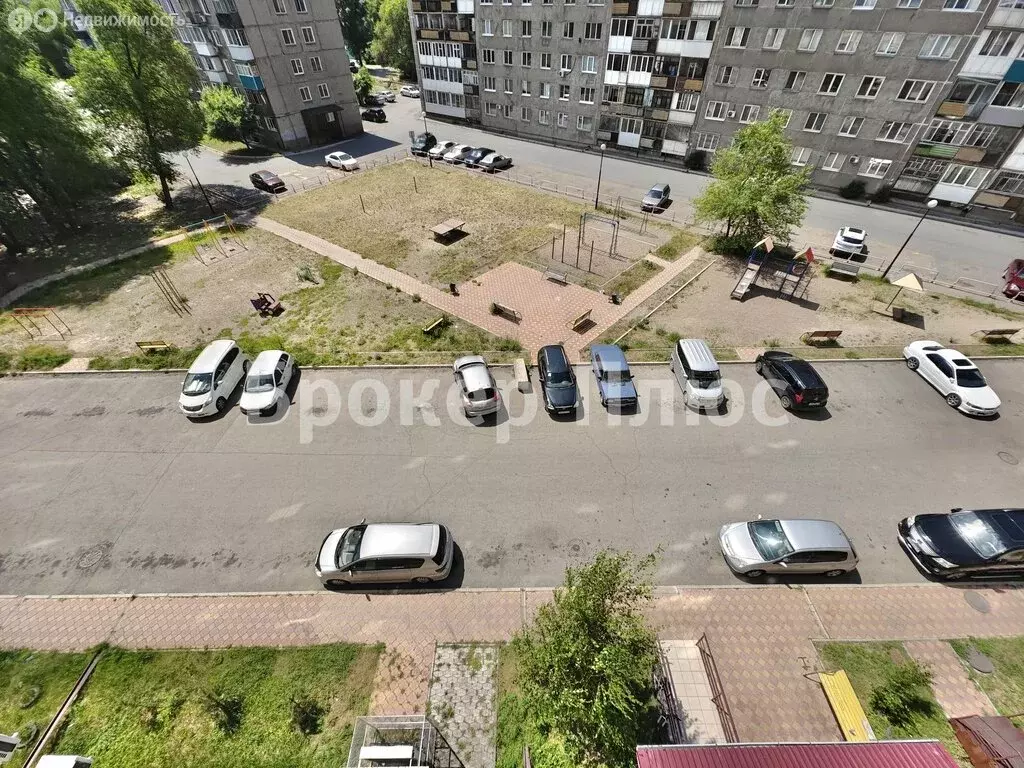 9-комнатная квартира: Абакан, улица Пушкина, 3 (29 м) - Фото 0