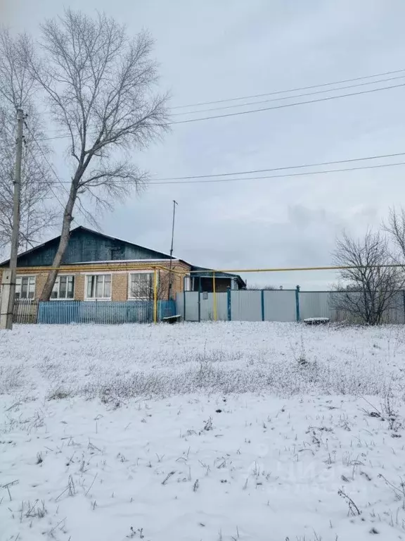 Дом в Оренбургская область, Саракташский район, с. Гавриловка ... - Фото 1