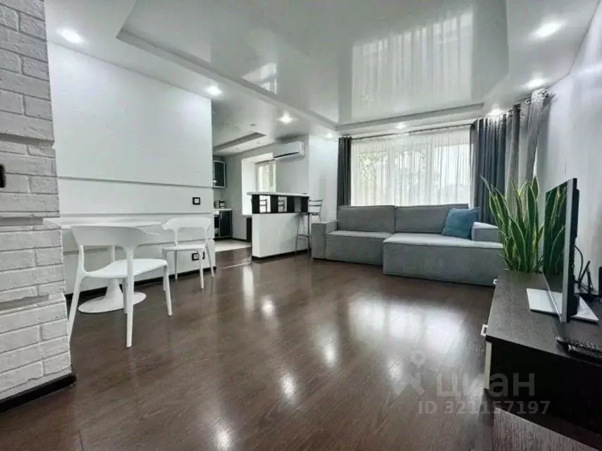 2-к кв. Приморский край, Владивосток Океанский просп., 100 (50.0 м) - Фото 1