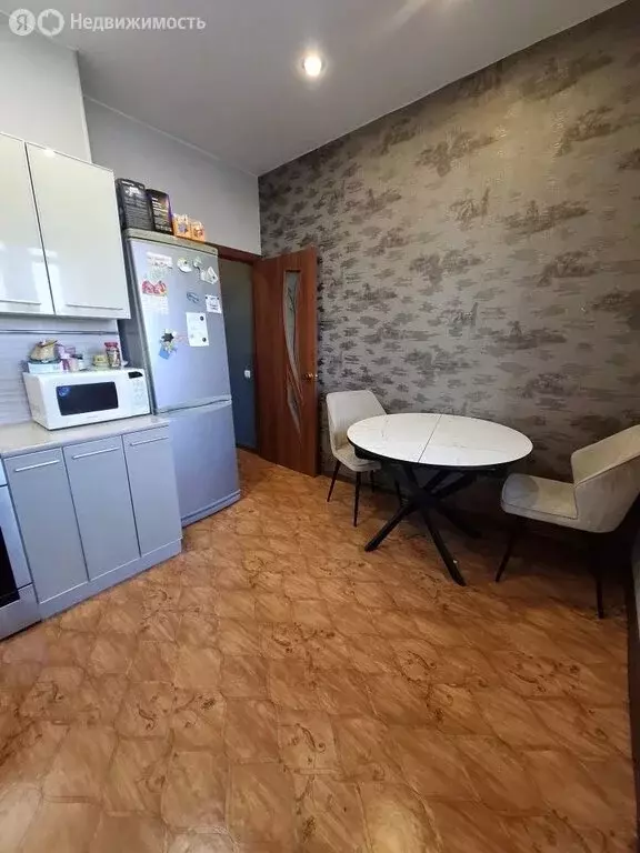 3-комнатная квартира: Нерюнгри, Южно-Якутская улица, 43/1 (82.2 м) - Фото 1