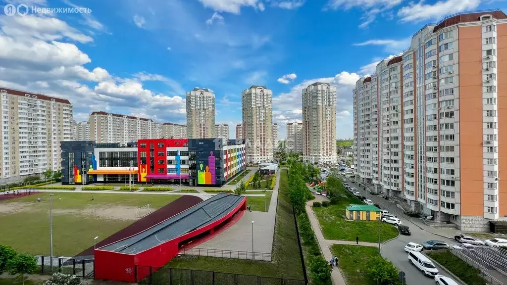 3-комнатная квартира: Москва, проспект Защитников Москвы, 8 (76.2 м) - Фото 1