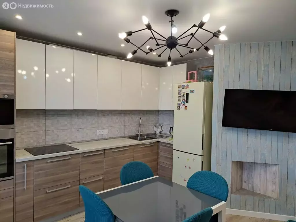 3-комнатная квартира: Омск, улица Красный Путь, 143к3 (74 м) - Фото 0
