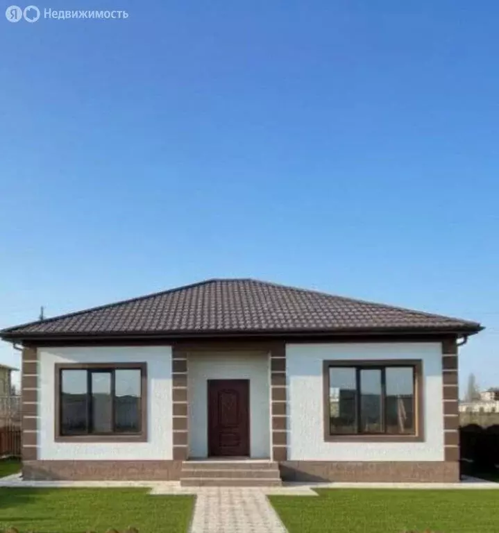 Дом в Саки, улица Нури Халилова, 21 (100 м) - Фото 1