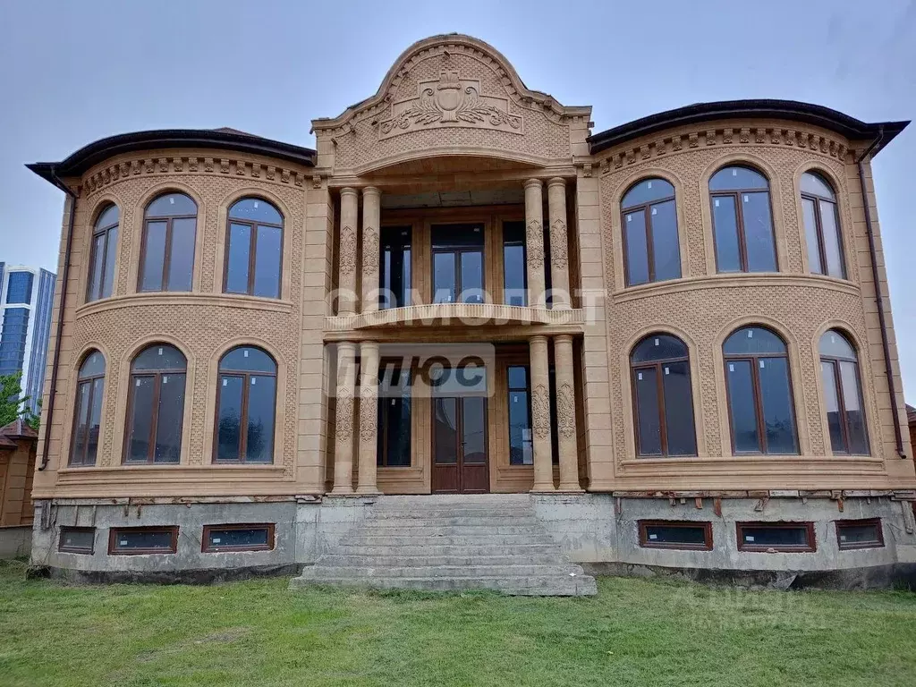 Дом в Чеченская республика, Грозный ул. Санкт-Петербургская (893 м) - Фото 0