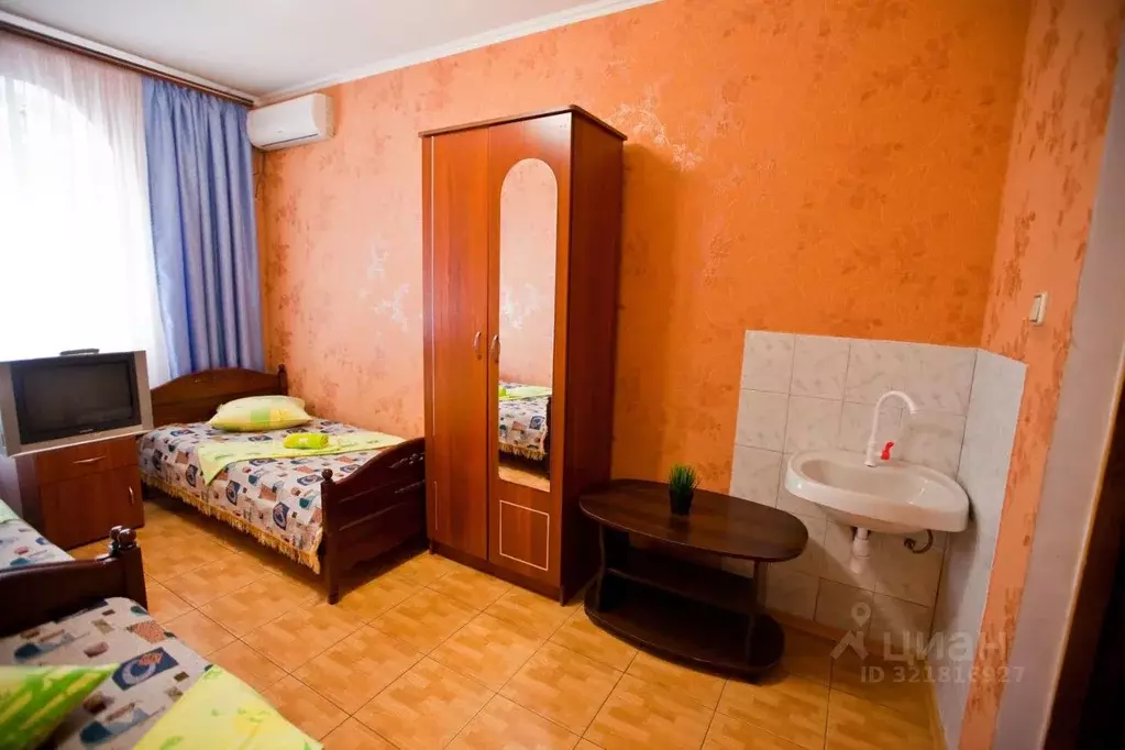 Комната Крым, Феодосия ул. Листовничей, 2 (17.0 м) - Фото 1