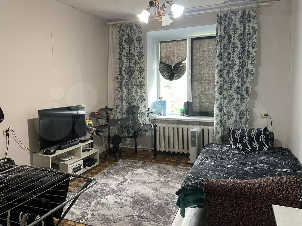 Комната 13,6 м в 3-к., 1/5 эт. - Фото 0