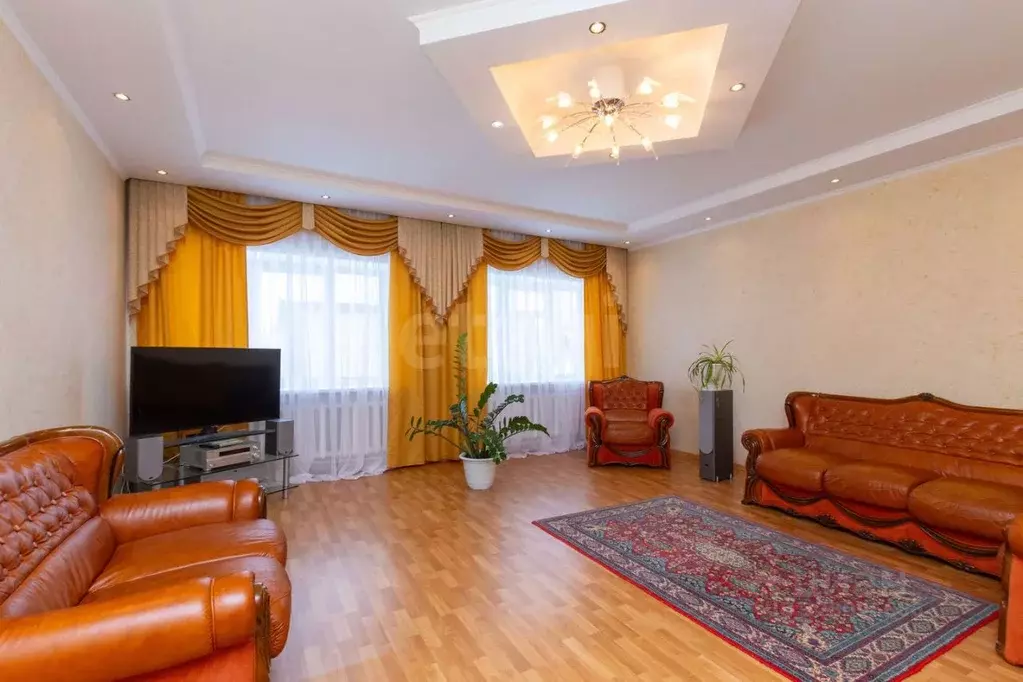 Дом в Тюменская область, Тюмень Быкова мкр, ул. Раневской (298 м) - Фото 1