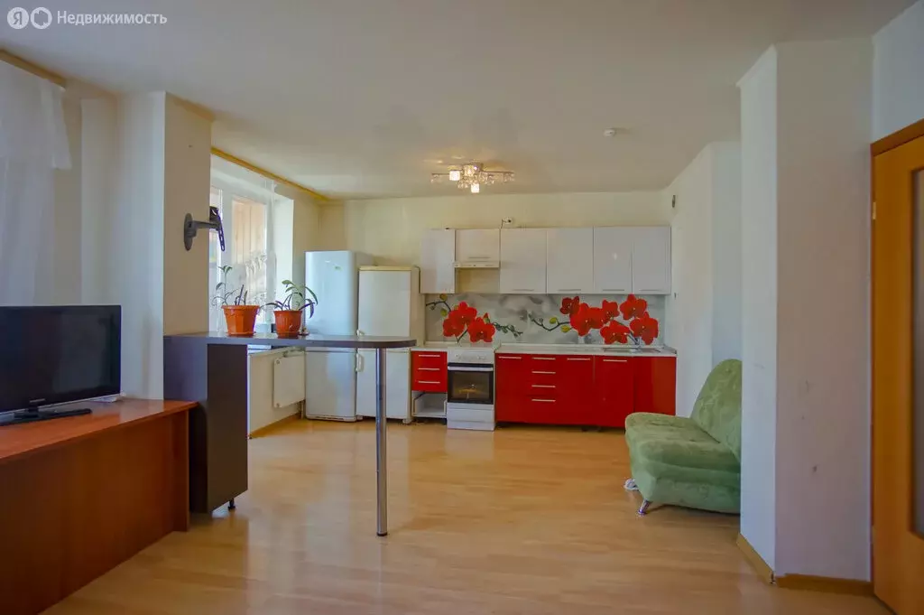 3-комнатная квартира: Екатеринбург, улица Бакинских Комиссаров, 99 ... - Фото 1