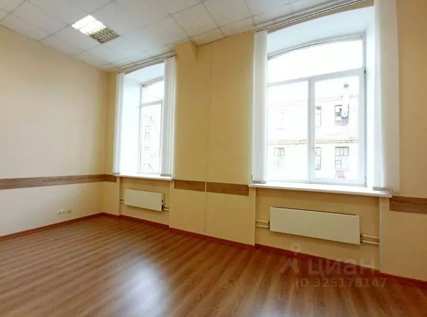 Офис в Санкт-Петербург 5-я Васильевского острова линия, 70 (300 м) - Фото 1
