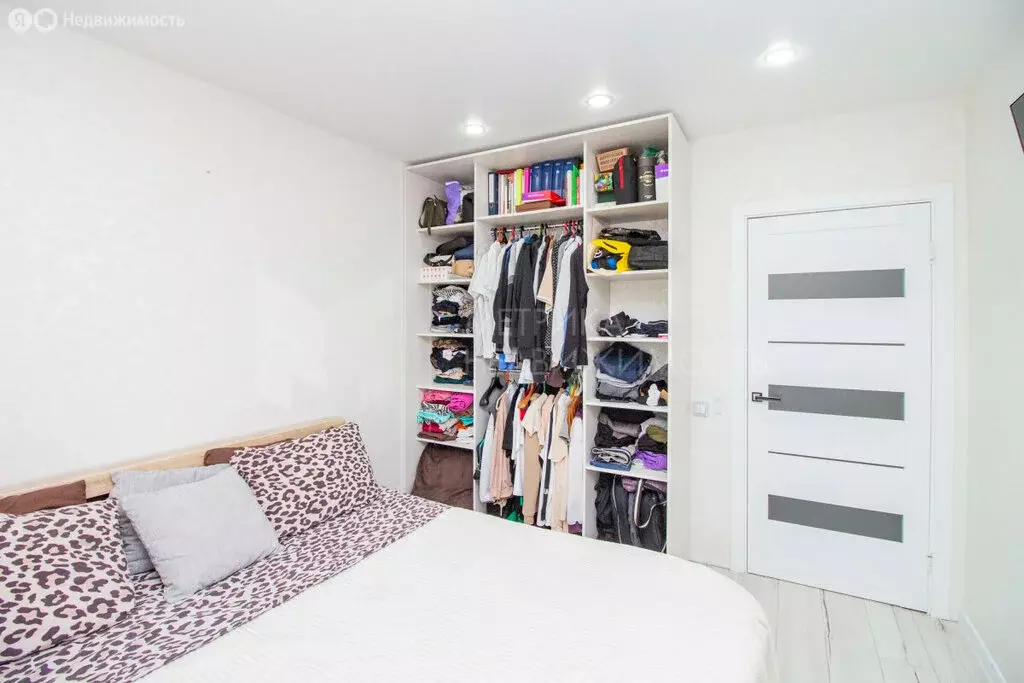 3-комнатная квартира: Тюмень, улица Первооткрывателей, 10 (56.6 м) - Фото 2