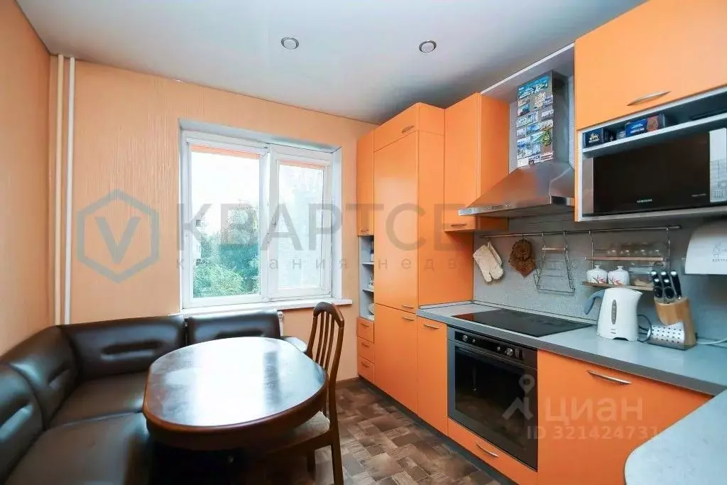 3-к кв. Омская область, Омск ул. 70 лет Октября, 13/2 (81.2 м) - Фото 1