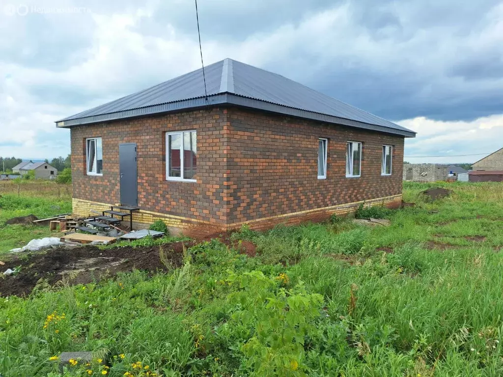 Дом в село Зигитяк, улица Мусы Гареева (106 м) - Фото 1