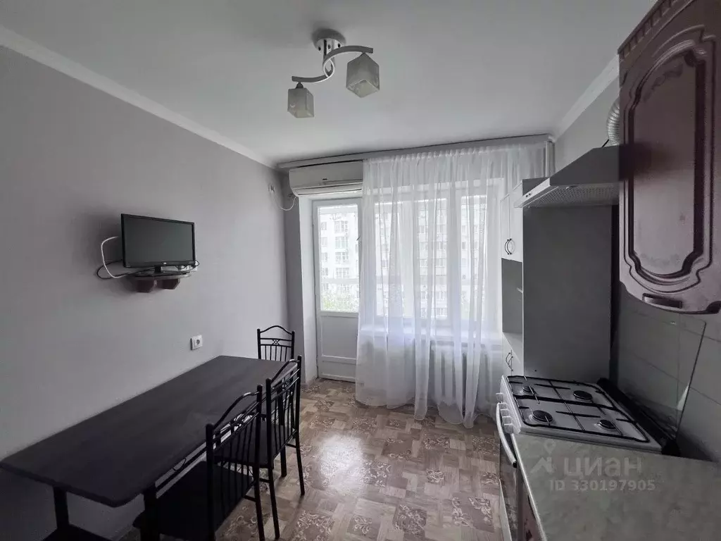3-к кв. Крым, Симферополь ул. Стрелковая, 95 (65.0 м) - Фото 1