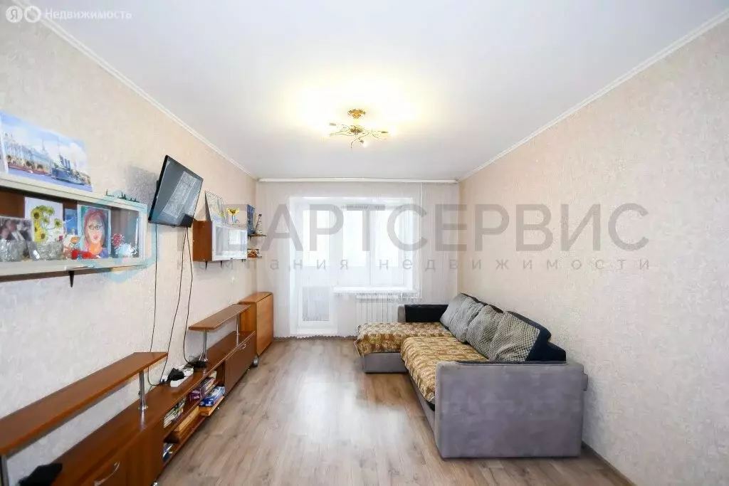 3-комнатная квартира: Омск, улица Серова, 26 (58 м) - Фото 0