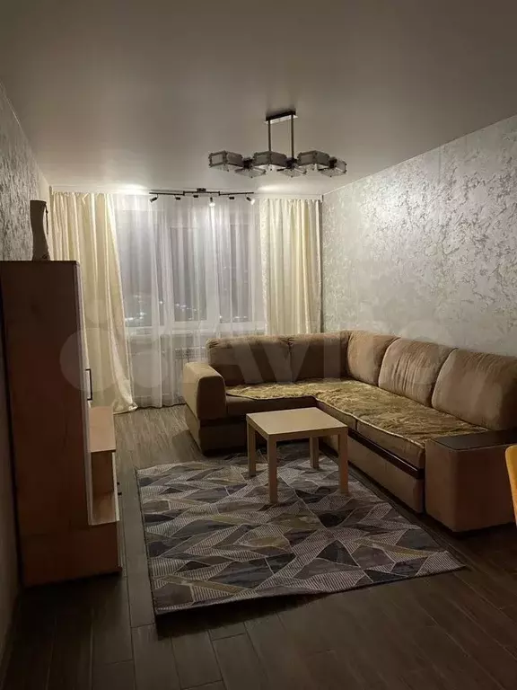 1-к. квартира, 42 м, 9/10 эт. - Фото 1