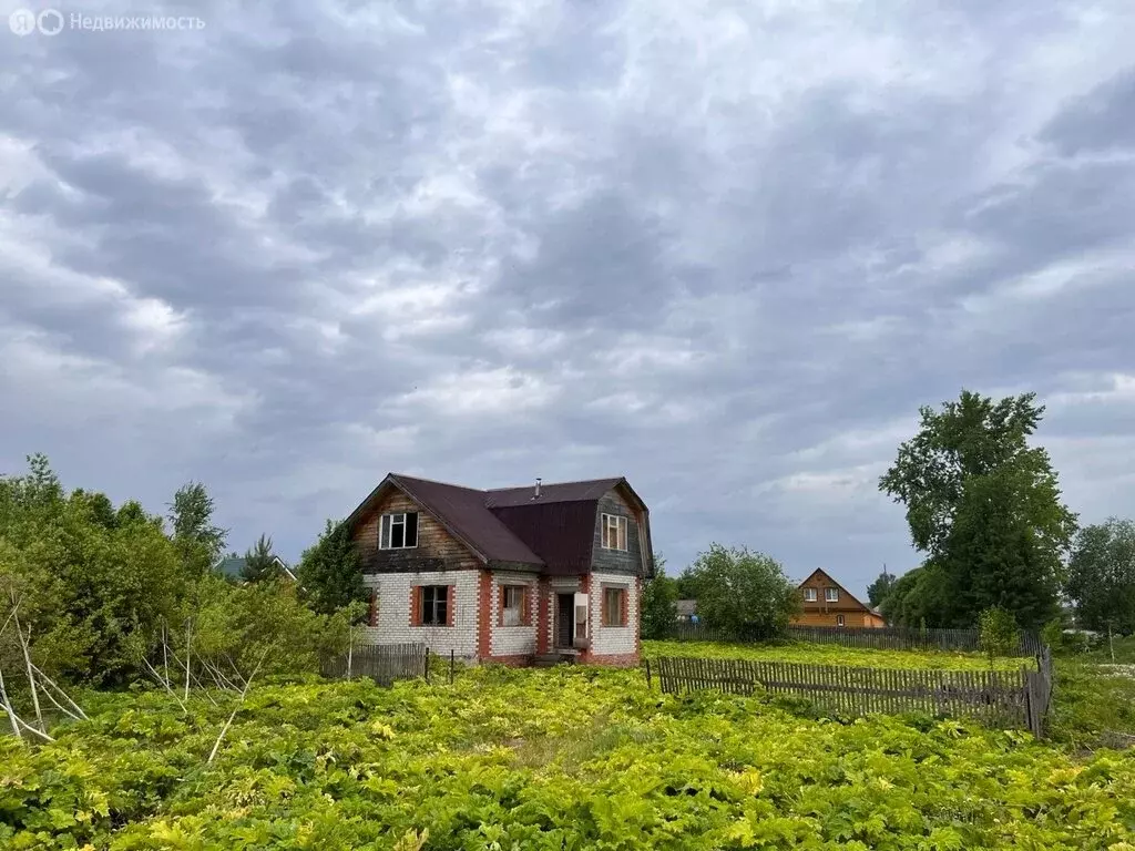 Дом в село Стряпунята, улица Труда (150 м) - Фото 2