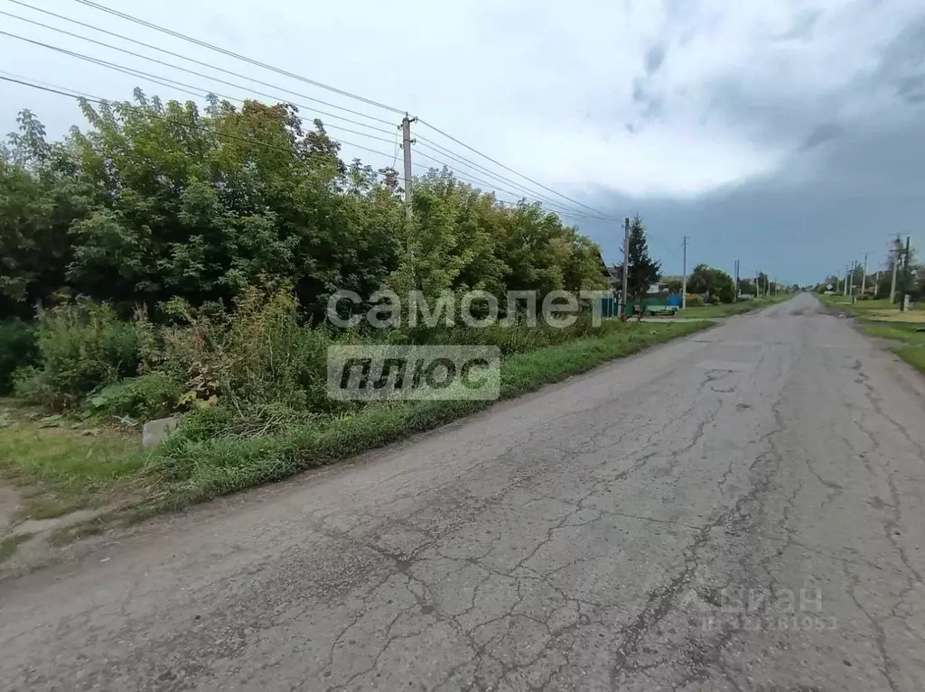 Участок в Омская область, с. Азово ул. Садовая, 67 (13.0 сот.) - Фото 1