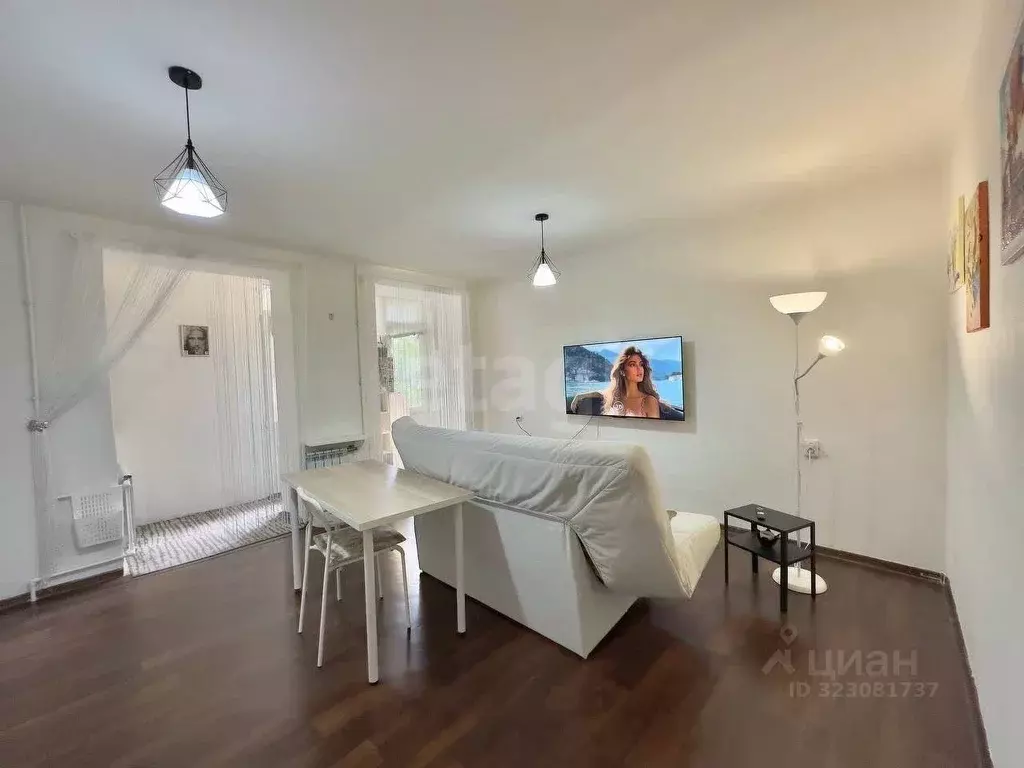 4-к кв. Крым, Симферополь городской округ, Комсомольское пгт ул. ... - Фото 1