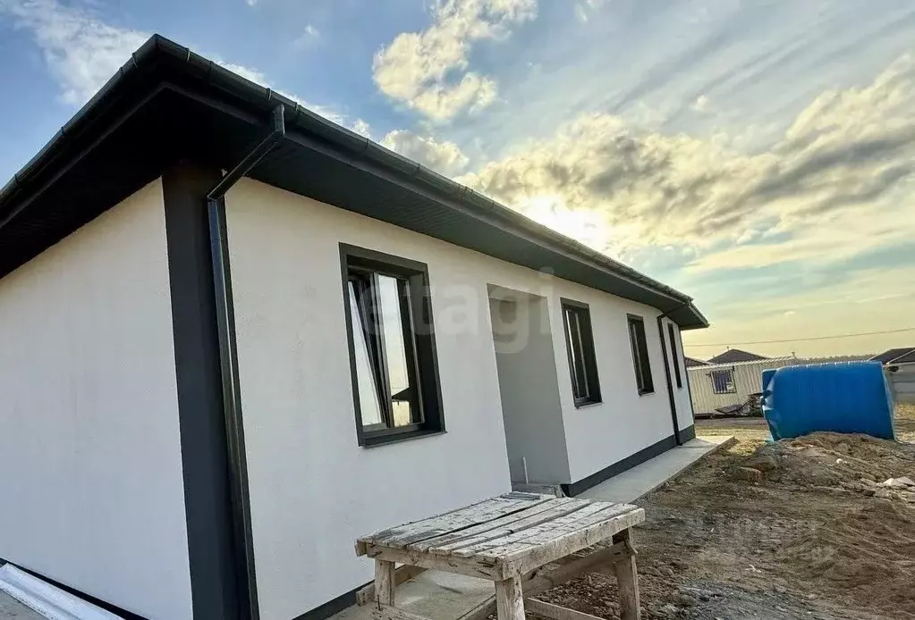 Дом в Крым, Симферопольский район, с. Мирное ул. Ореховая (120 м) - Фото 1