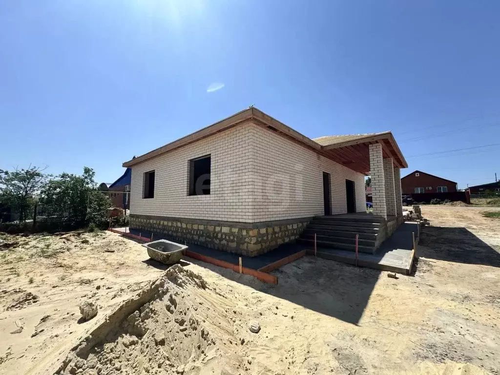 Дом в Калмыкия, Элиста Южного района 16-я ул., 23 (120 м) - Фото 1