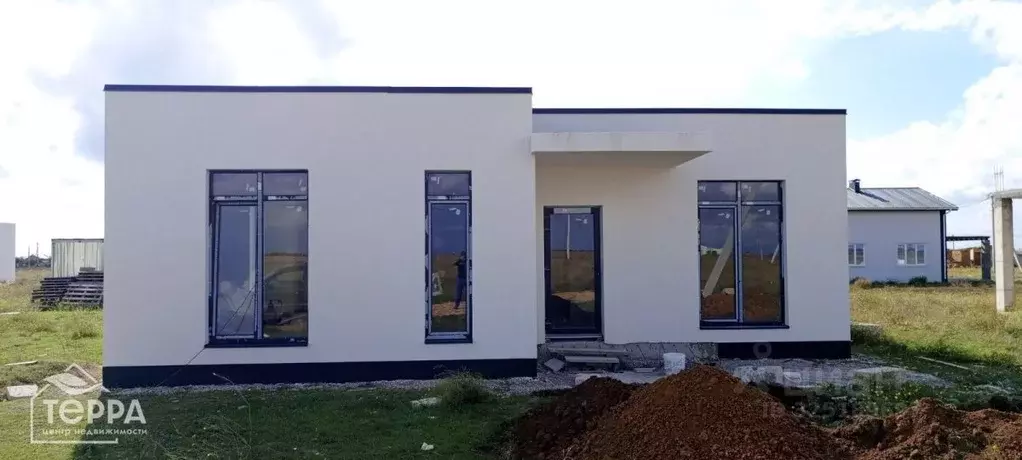 Дом в Крым, Сакский район, с. Уютное, Лазурный кп ул. Черничная, 11 ... - Фото 1