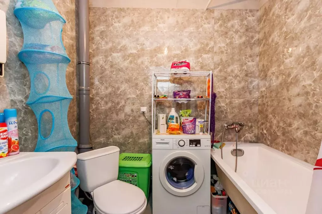 3-к кв. Тюменская область, Тюмень Интернациональная ул., 199к9 (69.7 ... - Фото 1