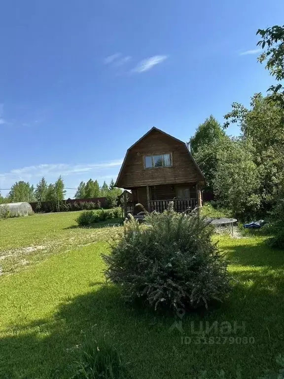 Дом в Свердловская область, Дегтярск ул. Пионеров, 19 (100 м) - Фото 0